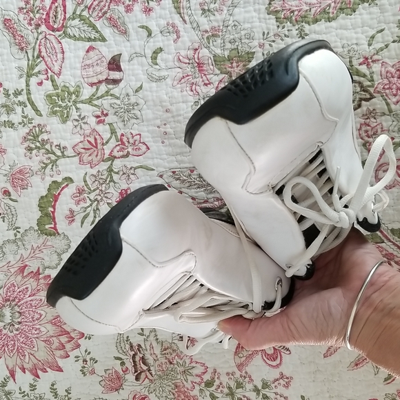 Reebok 704 Flu 4 Sneakers - Picture 6 of 9